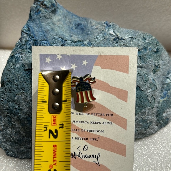 LET FREEDOM RING Exclusive Disney Cast Member Pin to Commemorate 9/11 - Picture 3 of 4